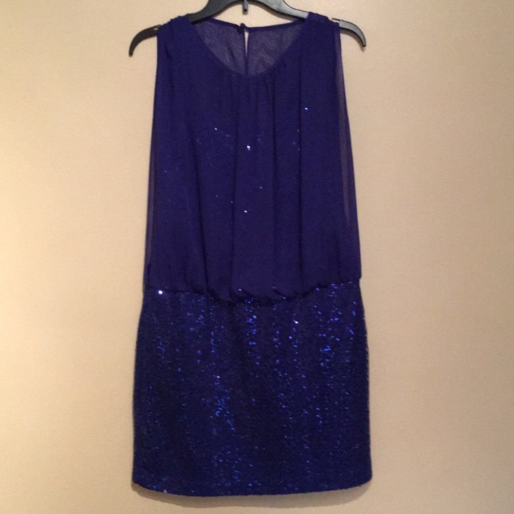 Adrianna Papell sleeveless sequin party dress